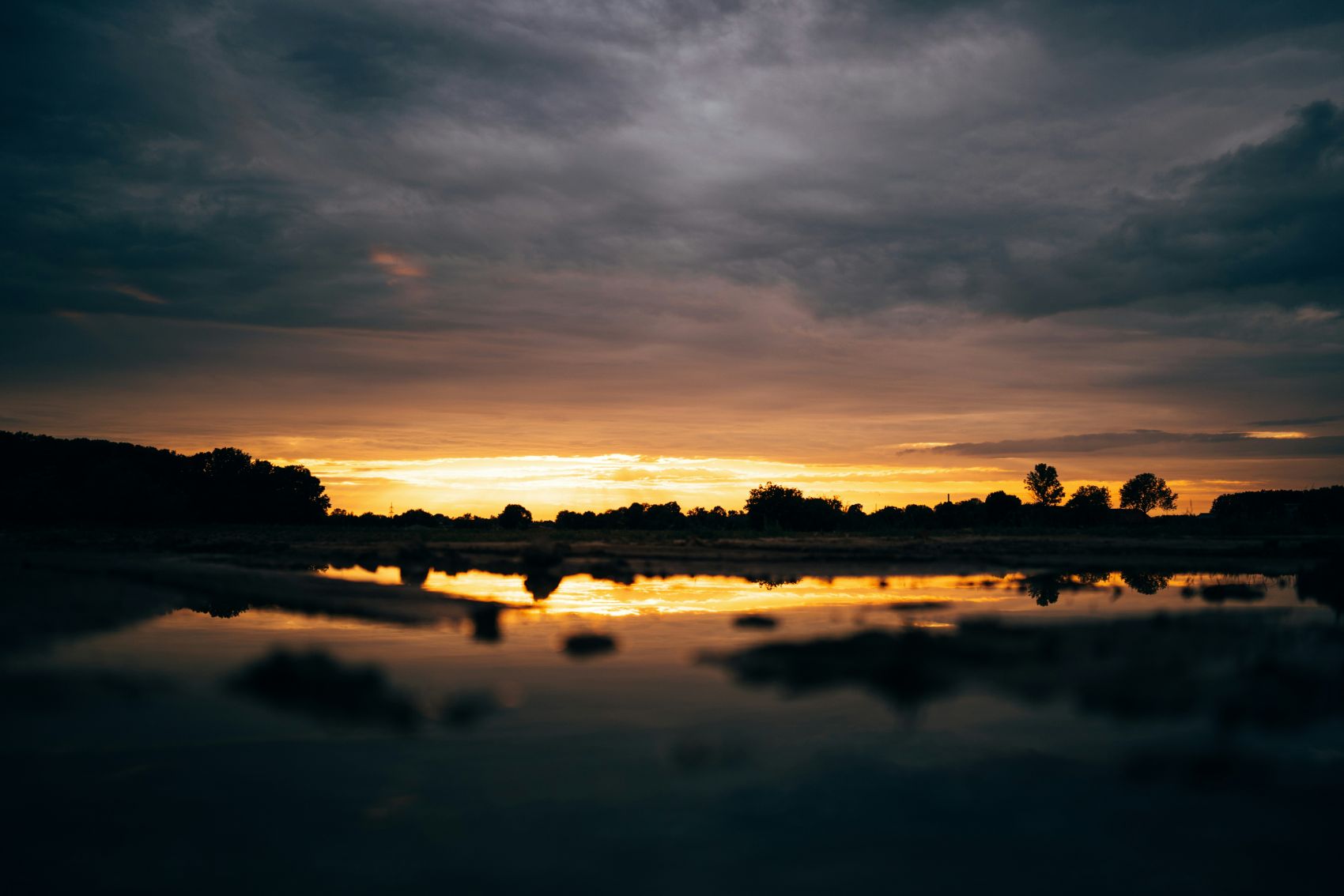 日落黄昏湖泊风景图片