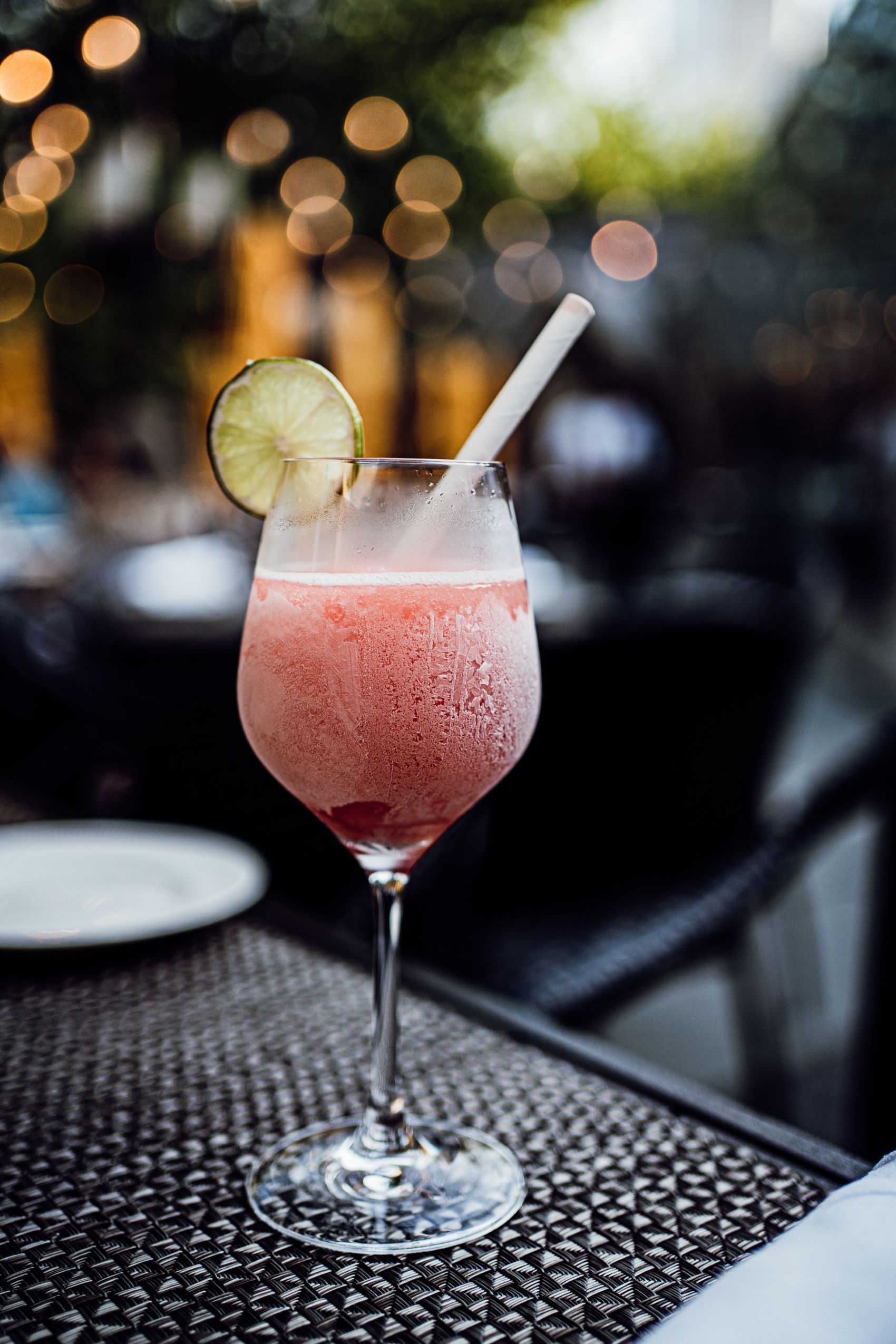 结冻的粉红色草莓果汁图片