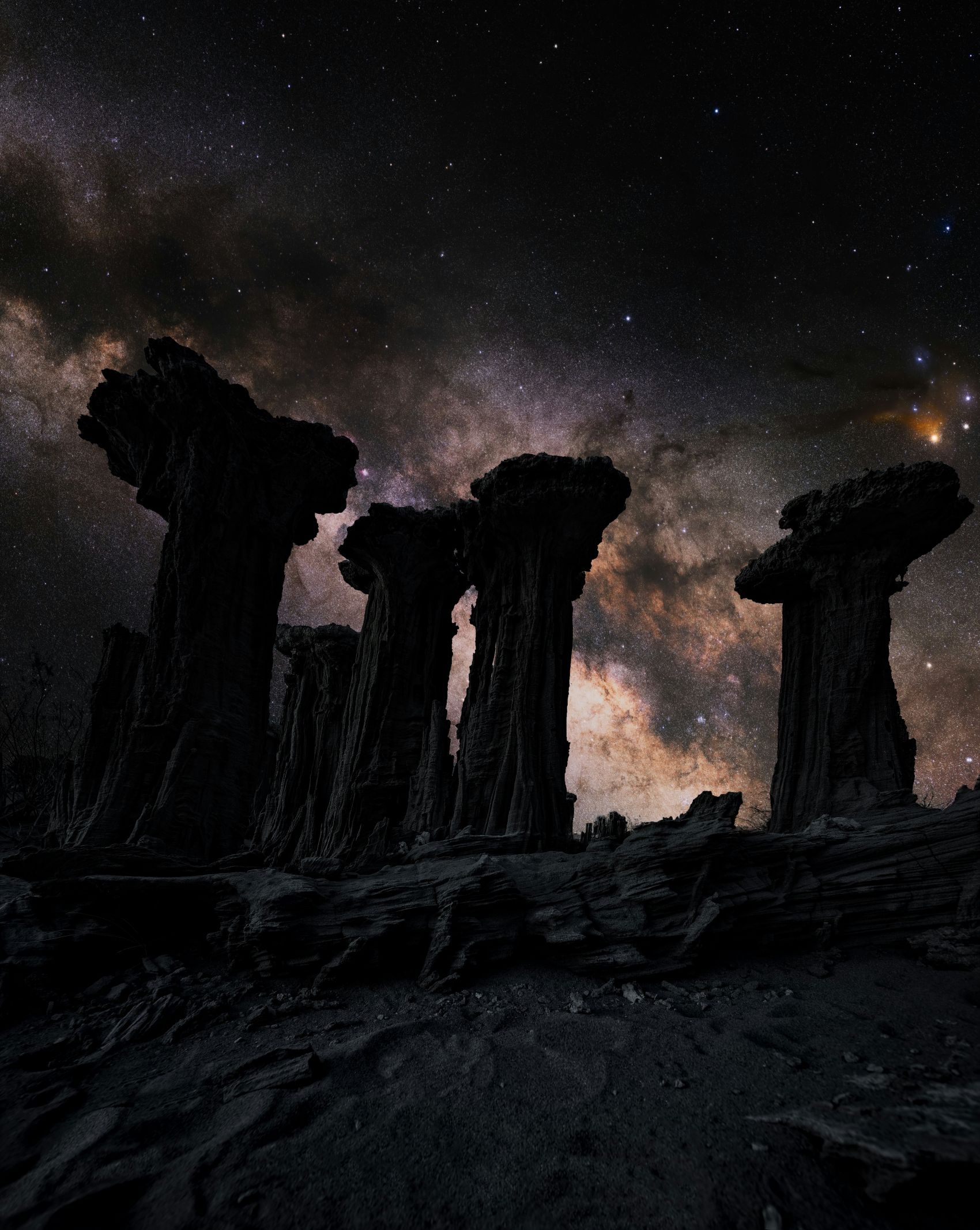 壮观的石柱图片