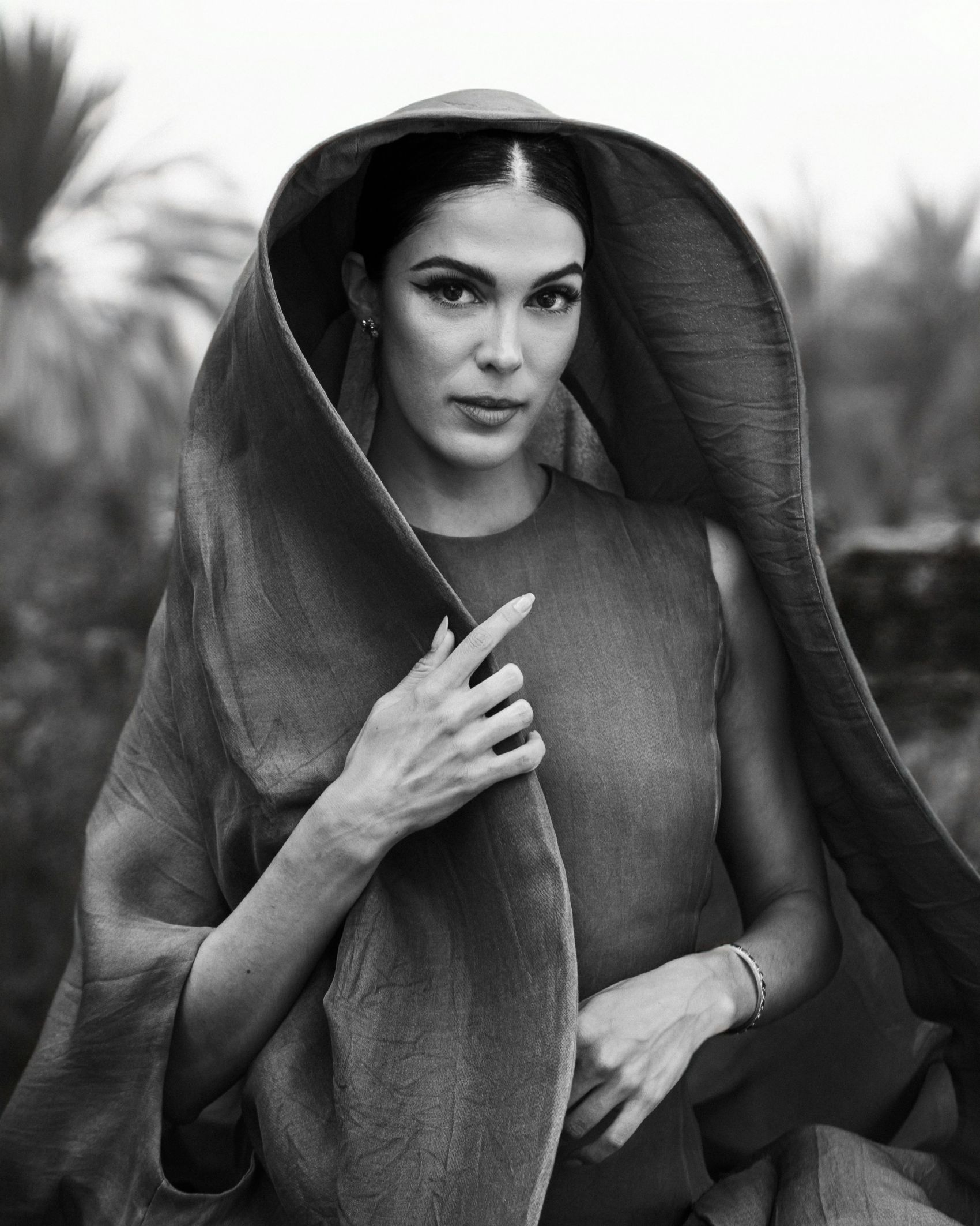 乌克兰女性黑白人像图片