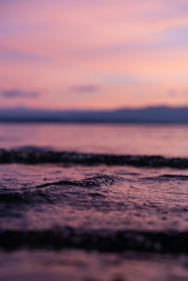 唯美的晚霞湖面