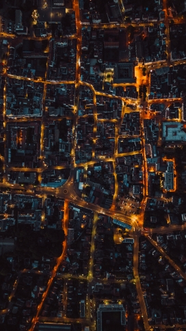 金色的城市马路夜景