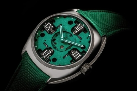 拥有每天都在变化的变形表面高尔夫风格豪华机械表