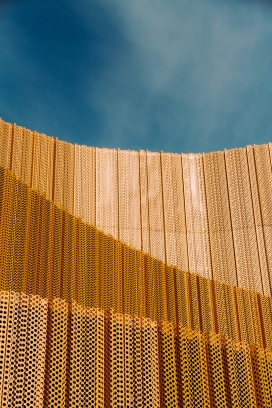 圆形镂空打孔的金属面板