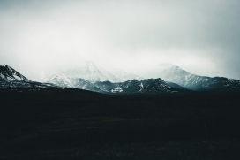 雾气山脉群山图