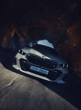 BMW i5 M60-宝宝i5汽车摄影图