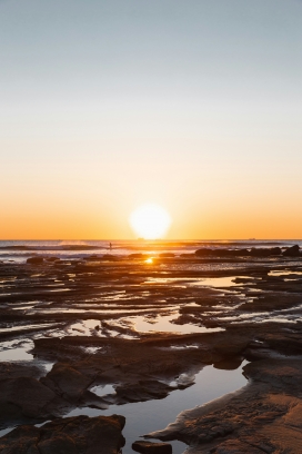 日落下的河面风景