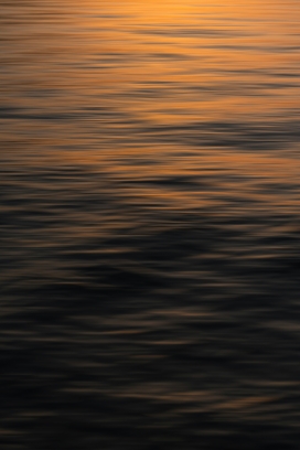 动态模糊的湖面