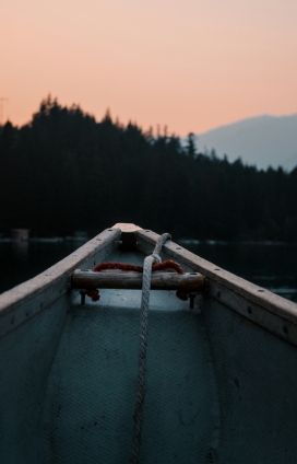 木船船头的麻绳