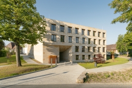 赫佐根奥拉赫市政厅大楼