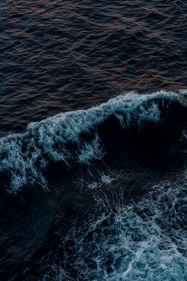 潮落潮汐海潮浪花图
