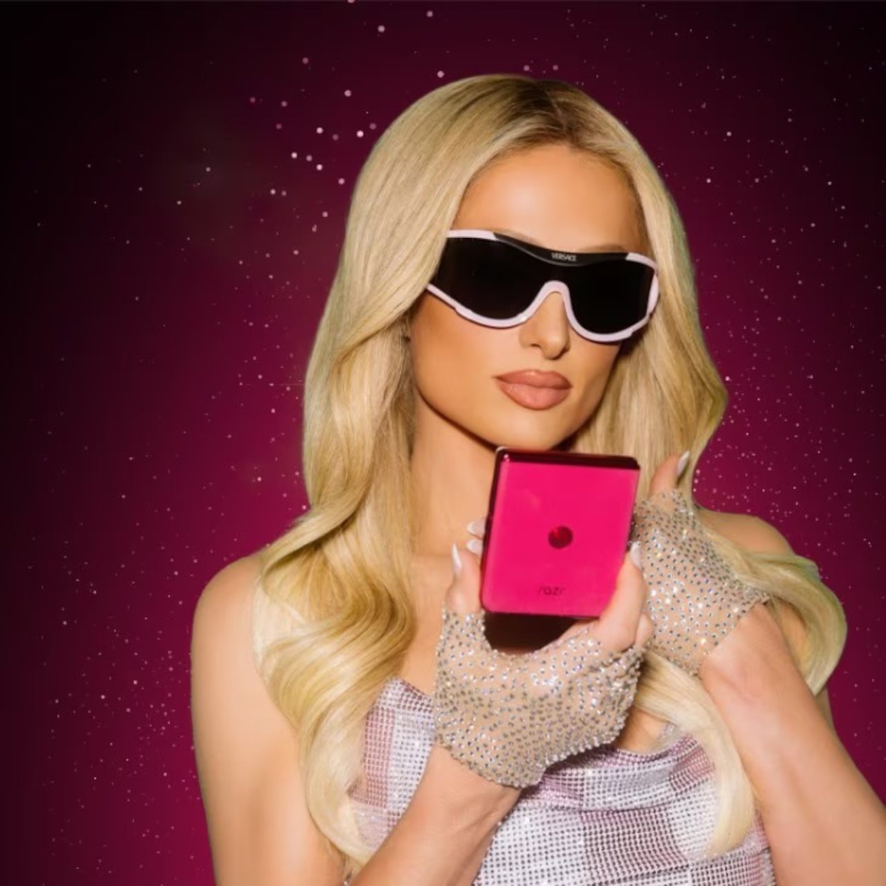 试图让艳粉色再次流行起来的摩托罗拉RAZR+折叠折屏手机---酷图编号1