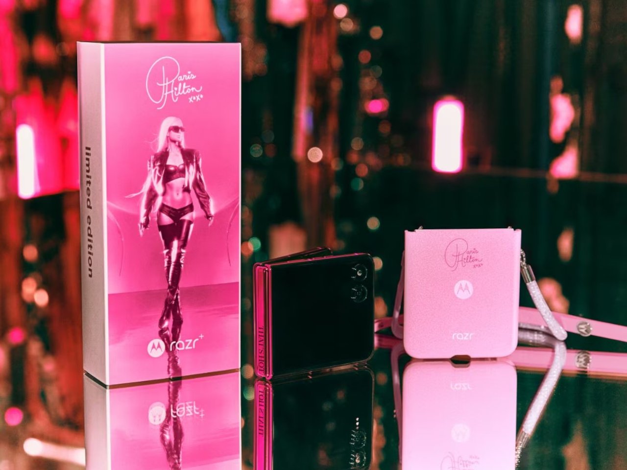 试图让艳粉色再次流行起来的摩托罗拉RAZR+折叠折屏手机---酷图编号8