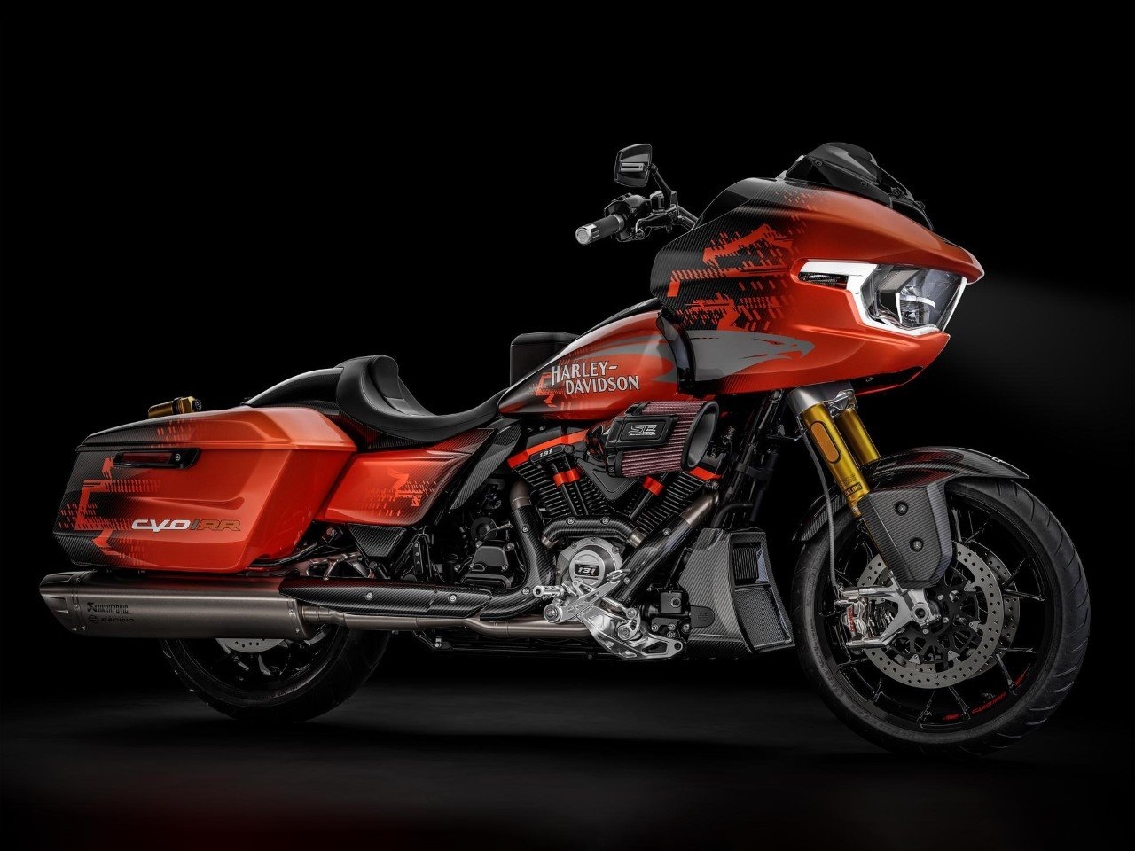 一款喷火式赛车-2025 CVO Road Glide RR摩托车图片