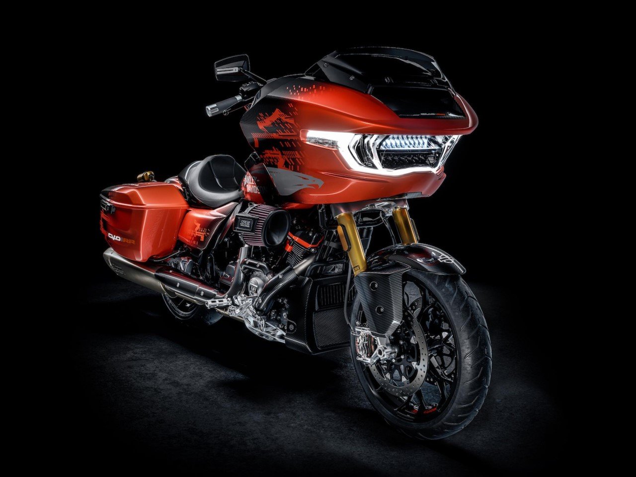 一款喷火式赛车-2025 CVO Road Glide RR摩托车---酷图编号1