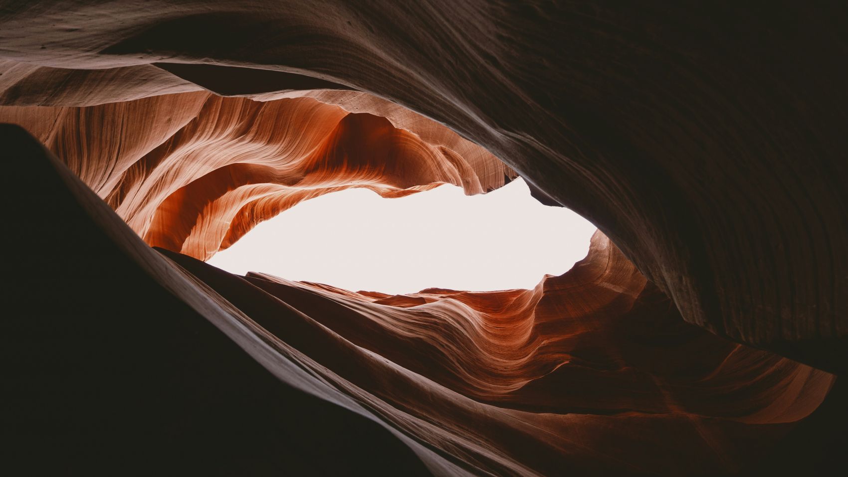 丹霞洞穴风景图片