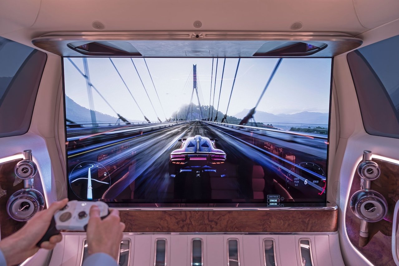 一辆配备65英寸影院屏幕的电动豪华轿车-梅赛德斯-奔驰VISION V汽车---酷图编号13