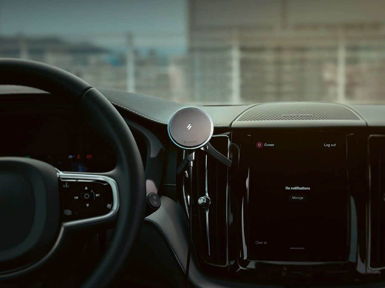 为您IPHONE提供更智能使用CQ2 15W Q2磁性充电的车载支架图片