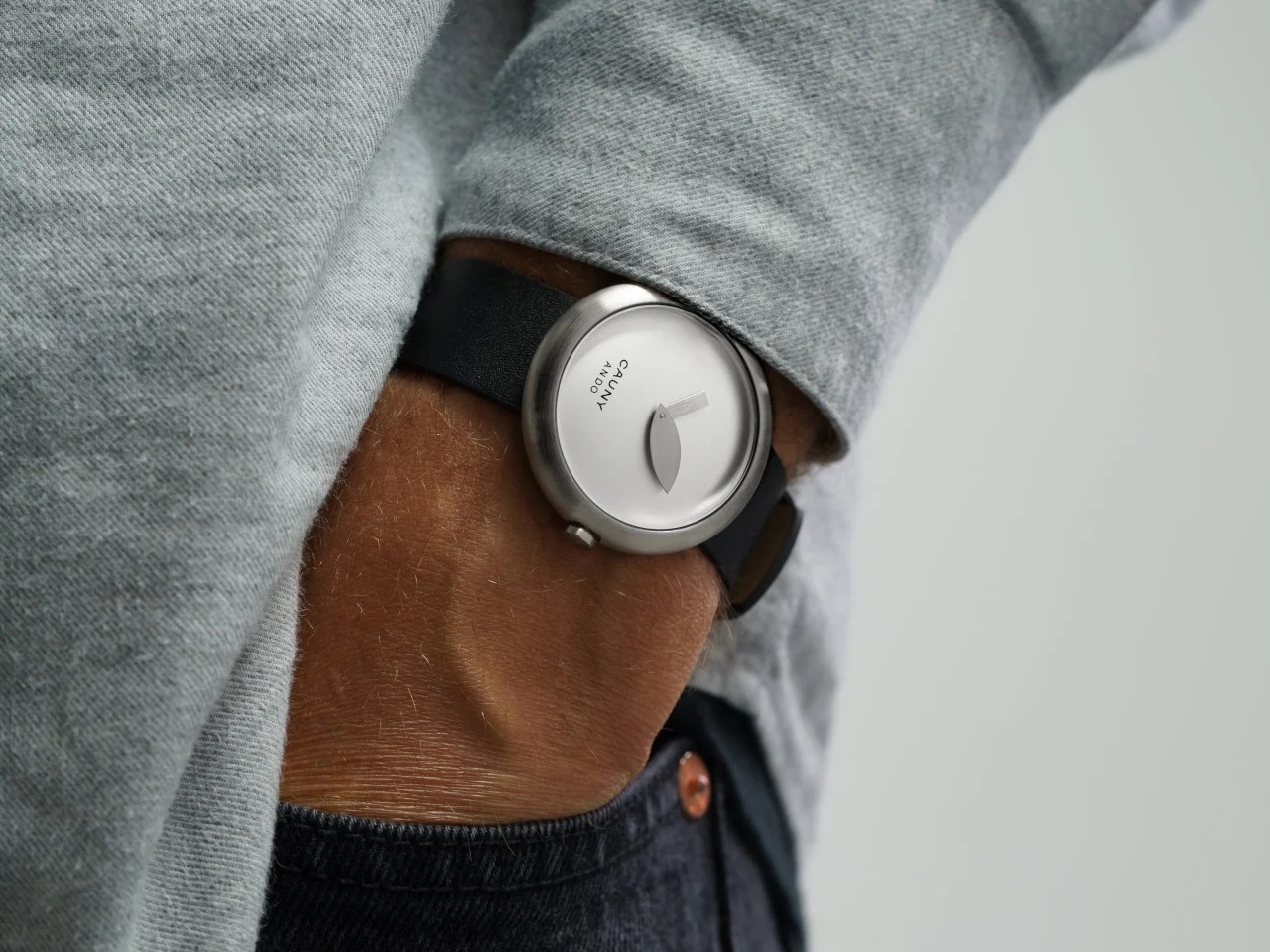 安藤忠雄将俏皮设计与年轻精神融为一体的青苹果手表---酷图编号3