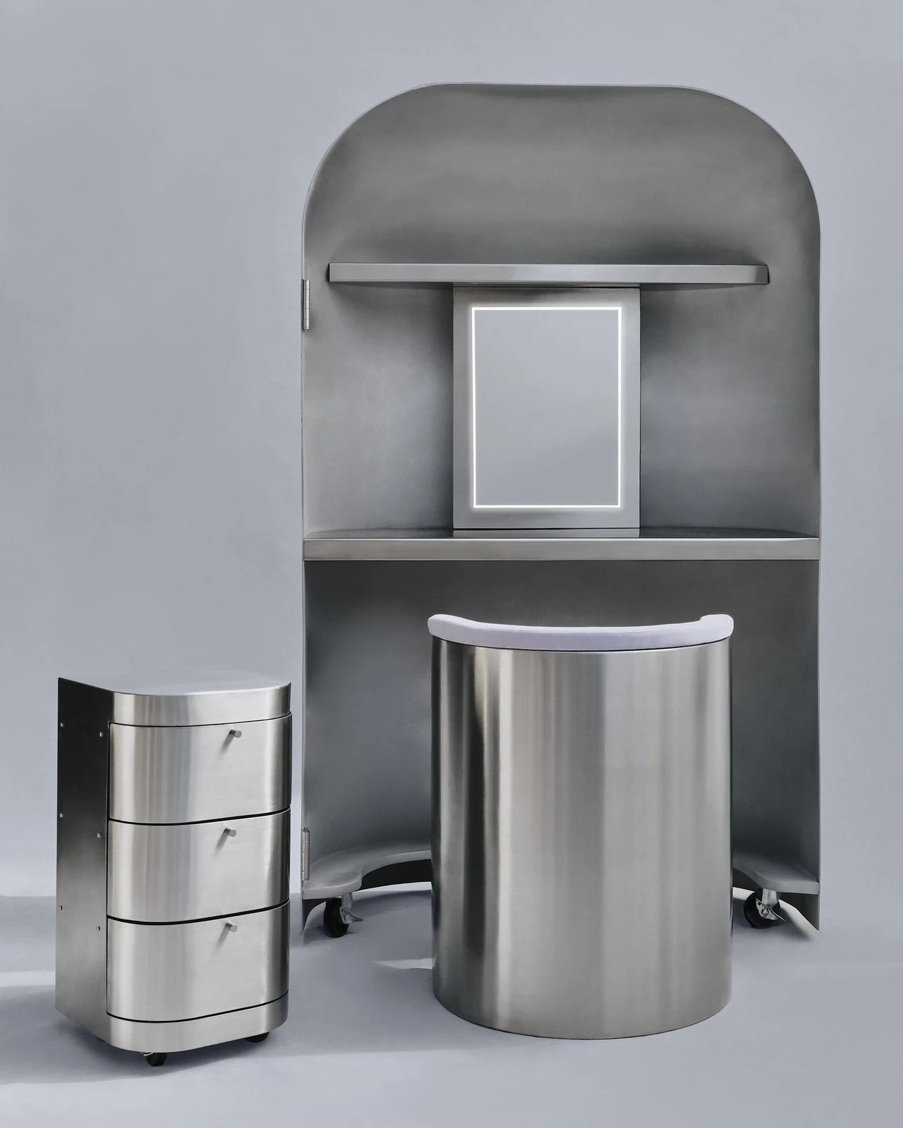 将复古风格和玩具般设计与现代魅力融为一体的移动梳妆舱---酷图编号1