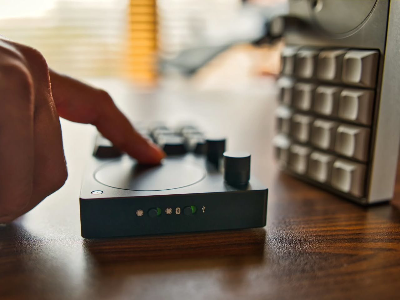 Binepad BNK-16 Macropad为设计师提供的自定义按键触觉控制器---酷图编号7