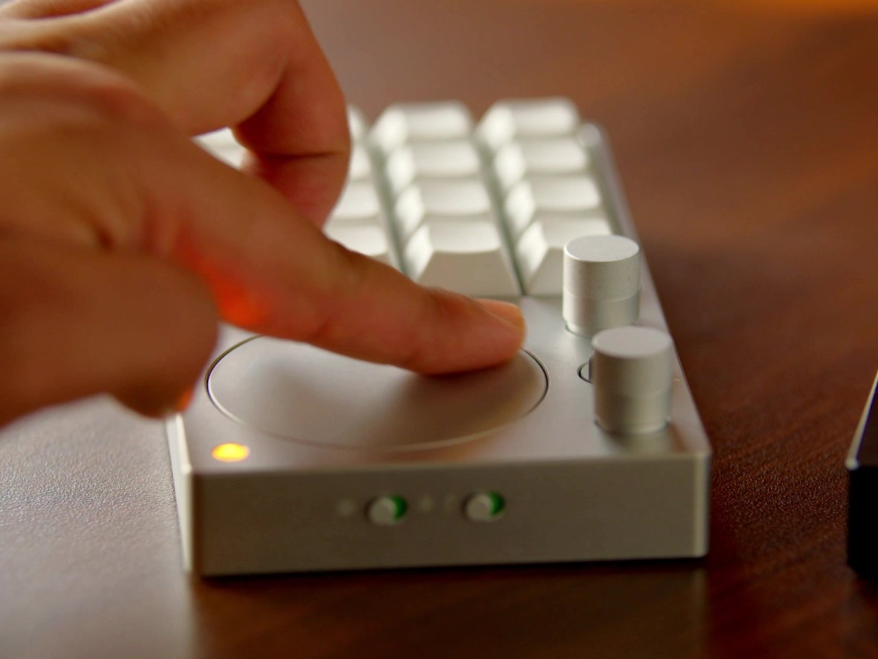 Binepad BNK-16 Macropad为设计师提供的自定义按键触觉控制器---酷图编号5