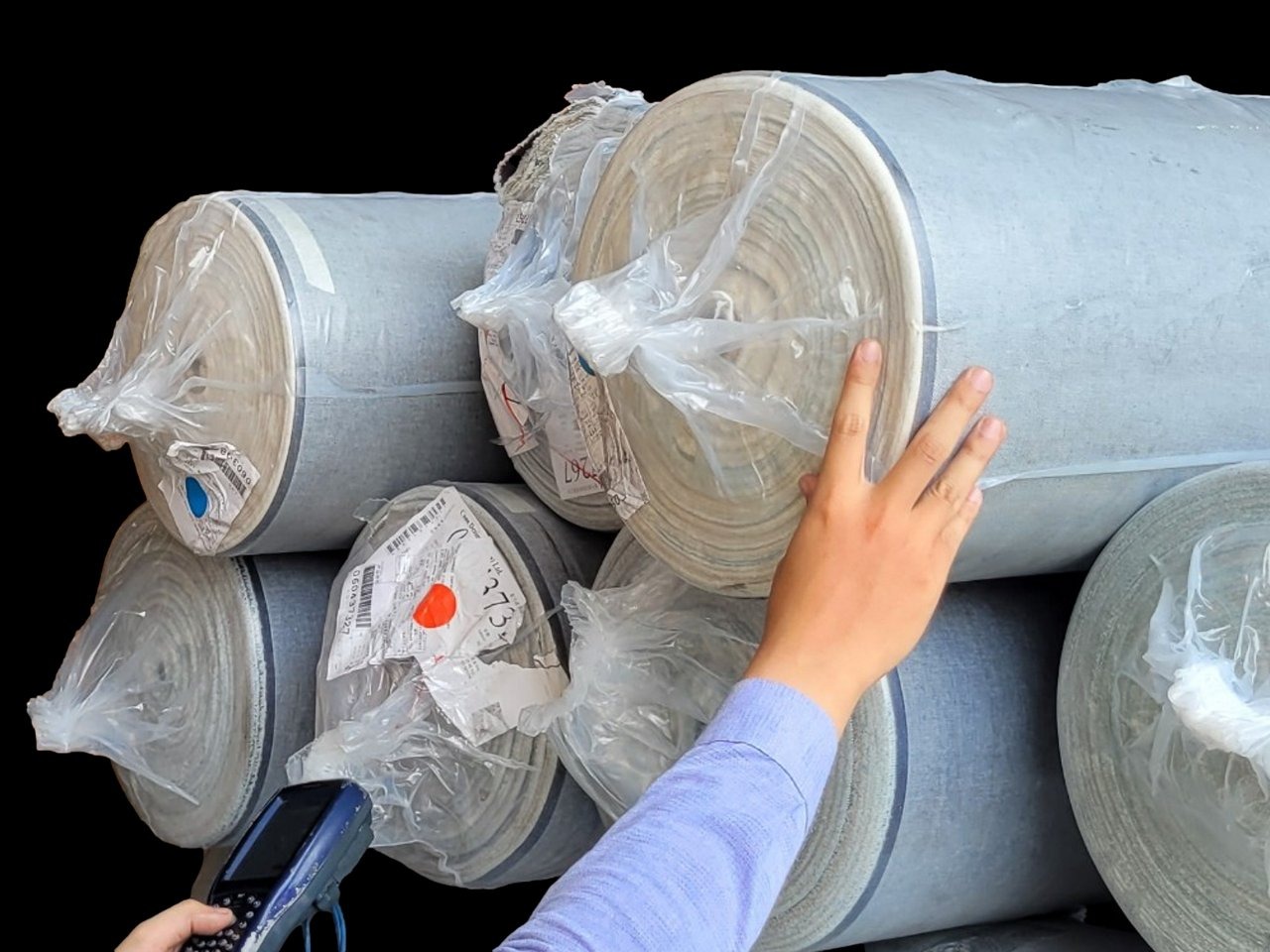 将海洋塑料转化为艺术家居装饰的-水母装饰灯---酷图编号3