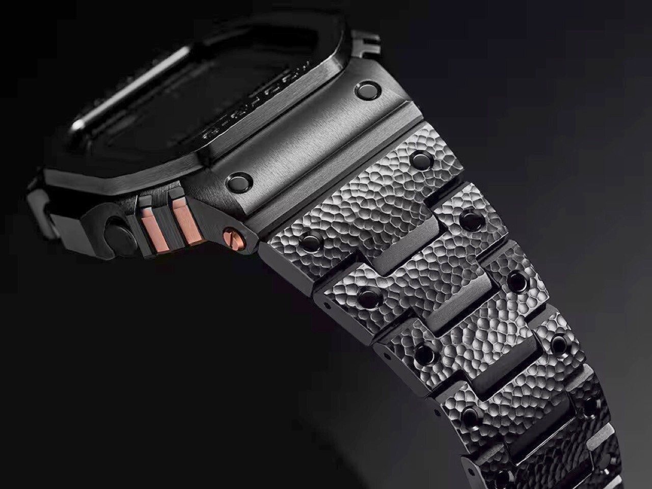 卡西欧与日本工匠合作-推出具有手工锤打纹理的新款手工锻造G-SHOCK手表---酷图编号4