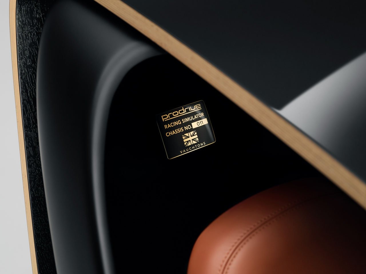 predictive为热情的赛车迷更新了其豪华的赛车模拟器---酷图编号3