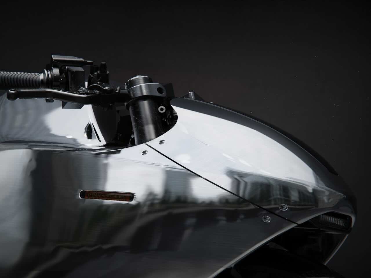 由“液态金属”制成的杜卡迪怪兽摩托车---酷图编号3