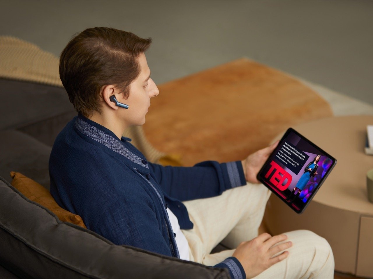 TIMEKETTLE最新的人工智能翻译耳机:IFA 2025---酷图编号5