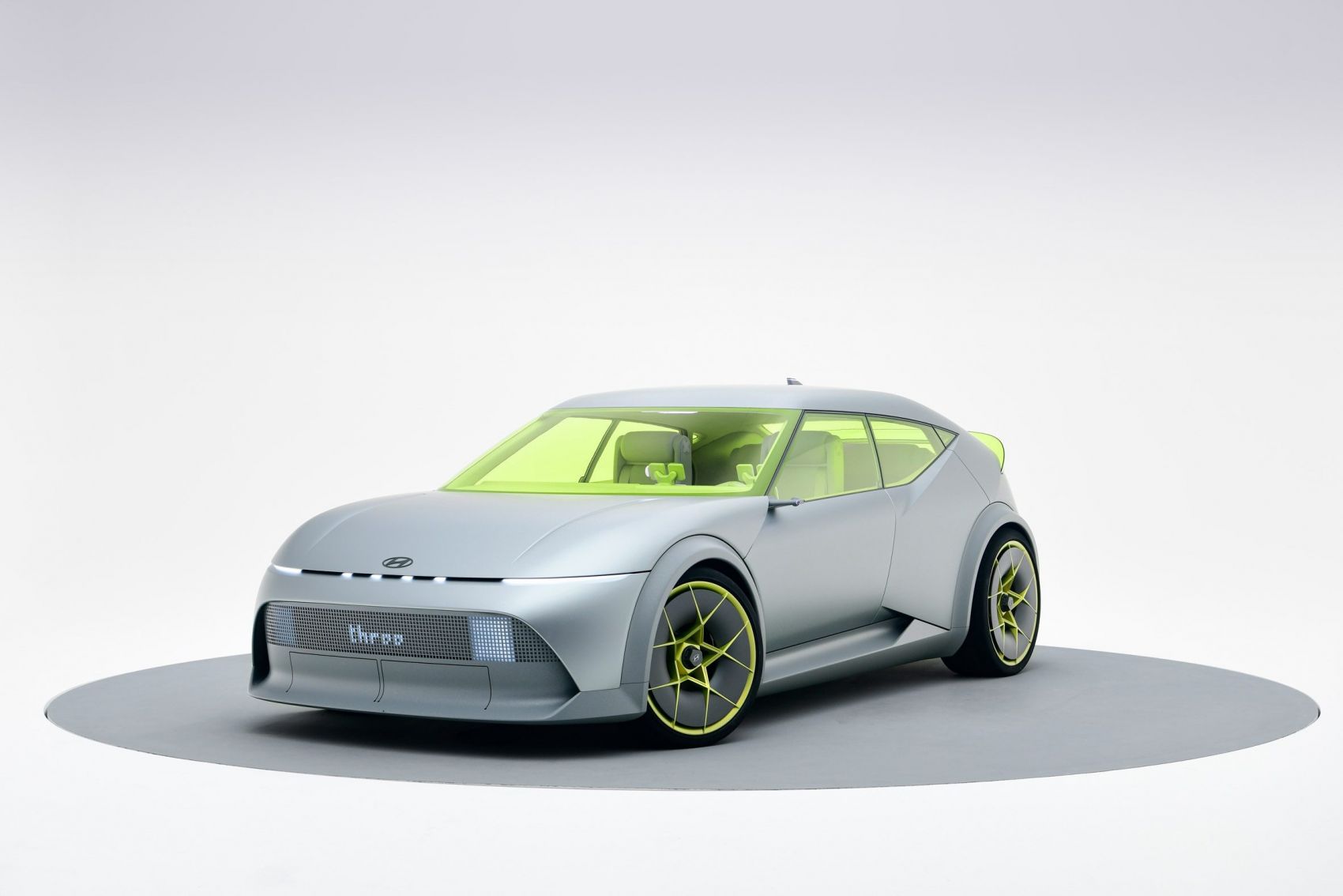 韩国现代紧凑型电动汽车图片