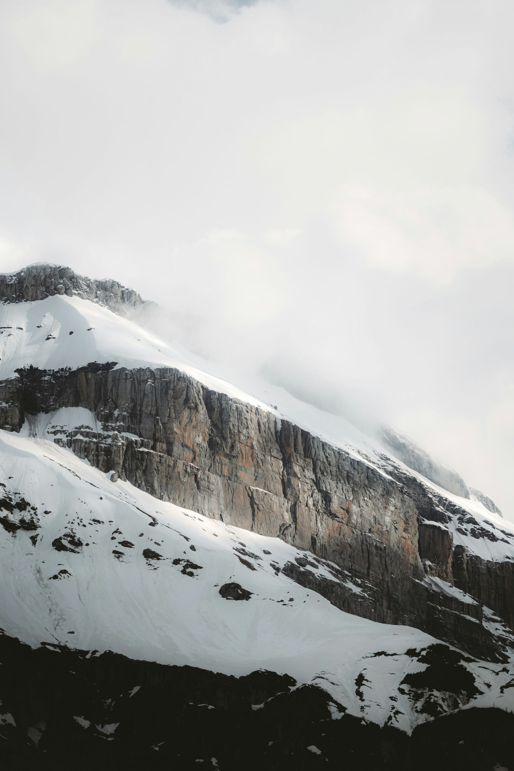 雪山云雾自然景观摄影图片