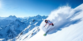 蓝天下滑雪运动员