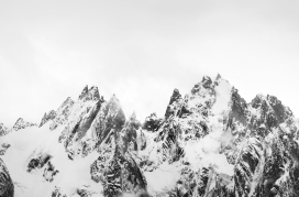 冬季雪山雪峰图