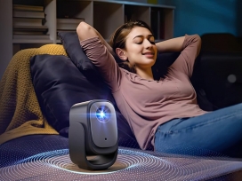 经过NETFLIX认证，足够小，可以随身携带的投影机