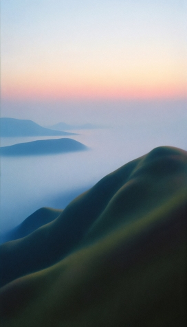 云海中的绿山美景