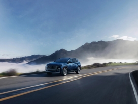 HYUNDAI TUCSON-蓝色现代图森SUV汽车户外与城市场景