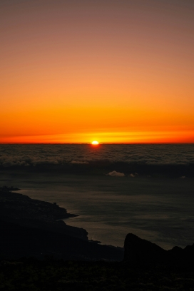 云海之上的日落山海奇景