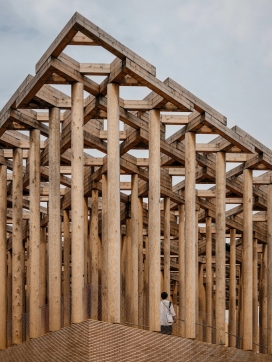 木质结构框架的乌兹别克斯坦馆