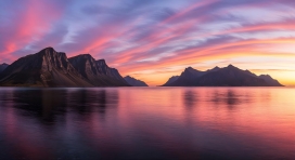 山海间的绚烂晚霞