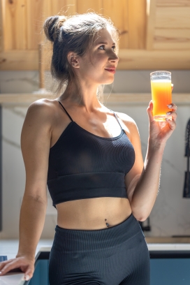 厨房中惬意的饮品时光