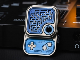 SLIDER-GAMEMACKEY是一种坐立不安的玩具，感觉就像一个口袋大小的游戏机