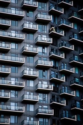 现代高层公寓玻璃阳台建筑的外立面