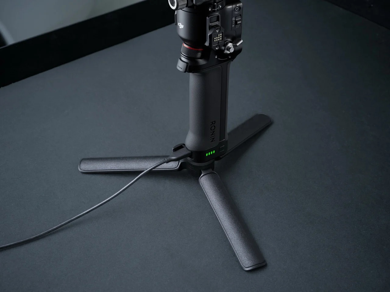 面向独立创作者和无反光镜的新一代DJI最佳云台---酷图编号1