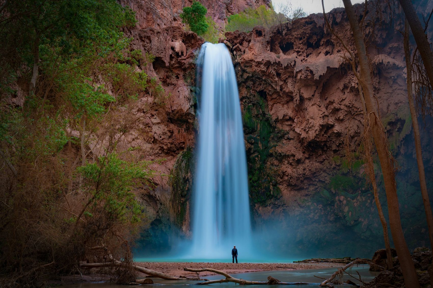 翡翠飞瀑 - 哈瓦苏瀑布的峡谷奇观图片