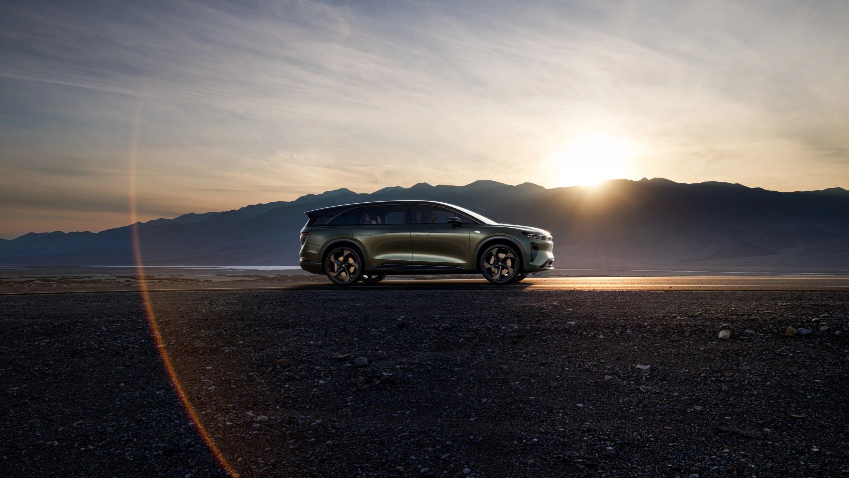 引力先锋 - Lucid Gravity 电动 SUV 视觉大片图片