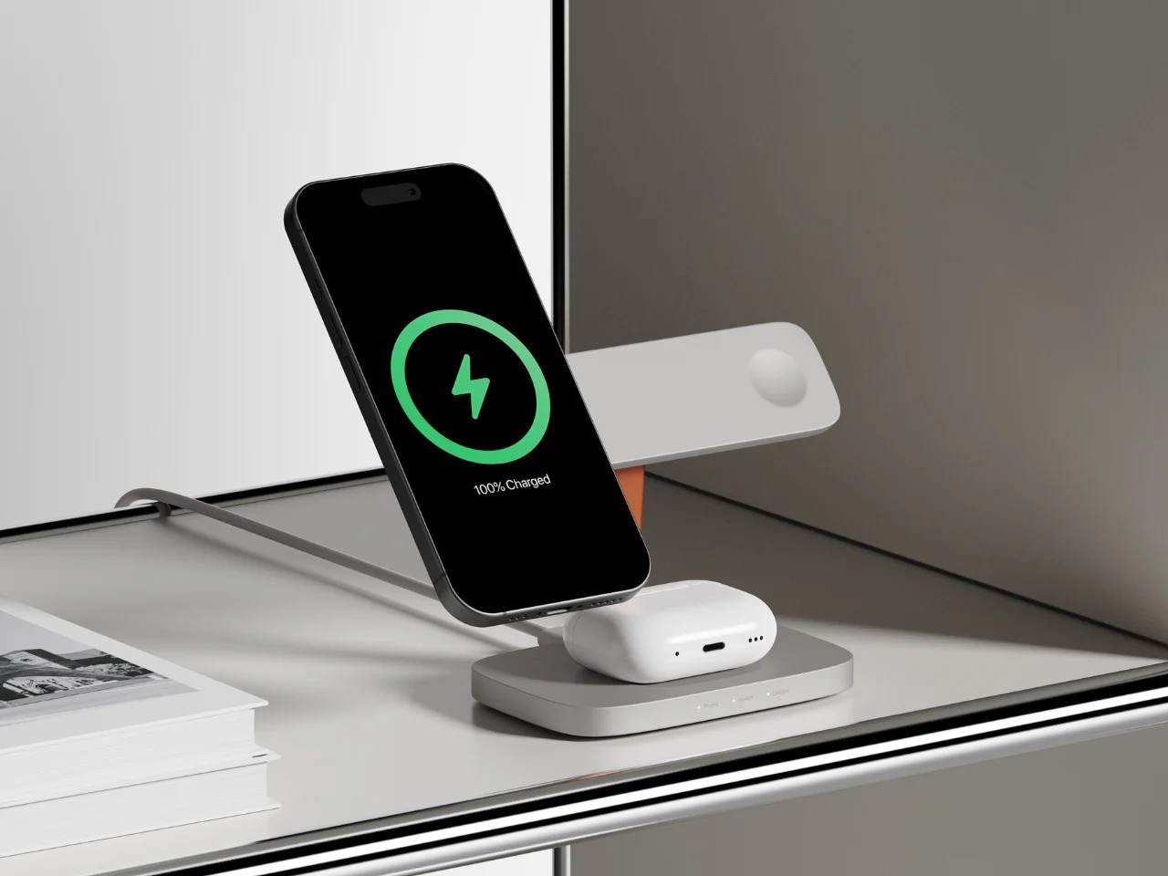 官方名为Hexagon 310,是Canyon新推出的Hexagon系列中的一员。它有何特别之处?正是那块独特的六边形智能手机充电垫,让整个充电站不仅有了名字,还独具特色。大多数充电站都试图融入你的空间,而这个充电站却要求被看到,而且是以最好的方式被看到。它既具有雕塑感又不做作,既科技感十足又不让人感到冰冷。