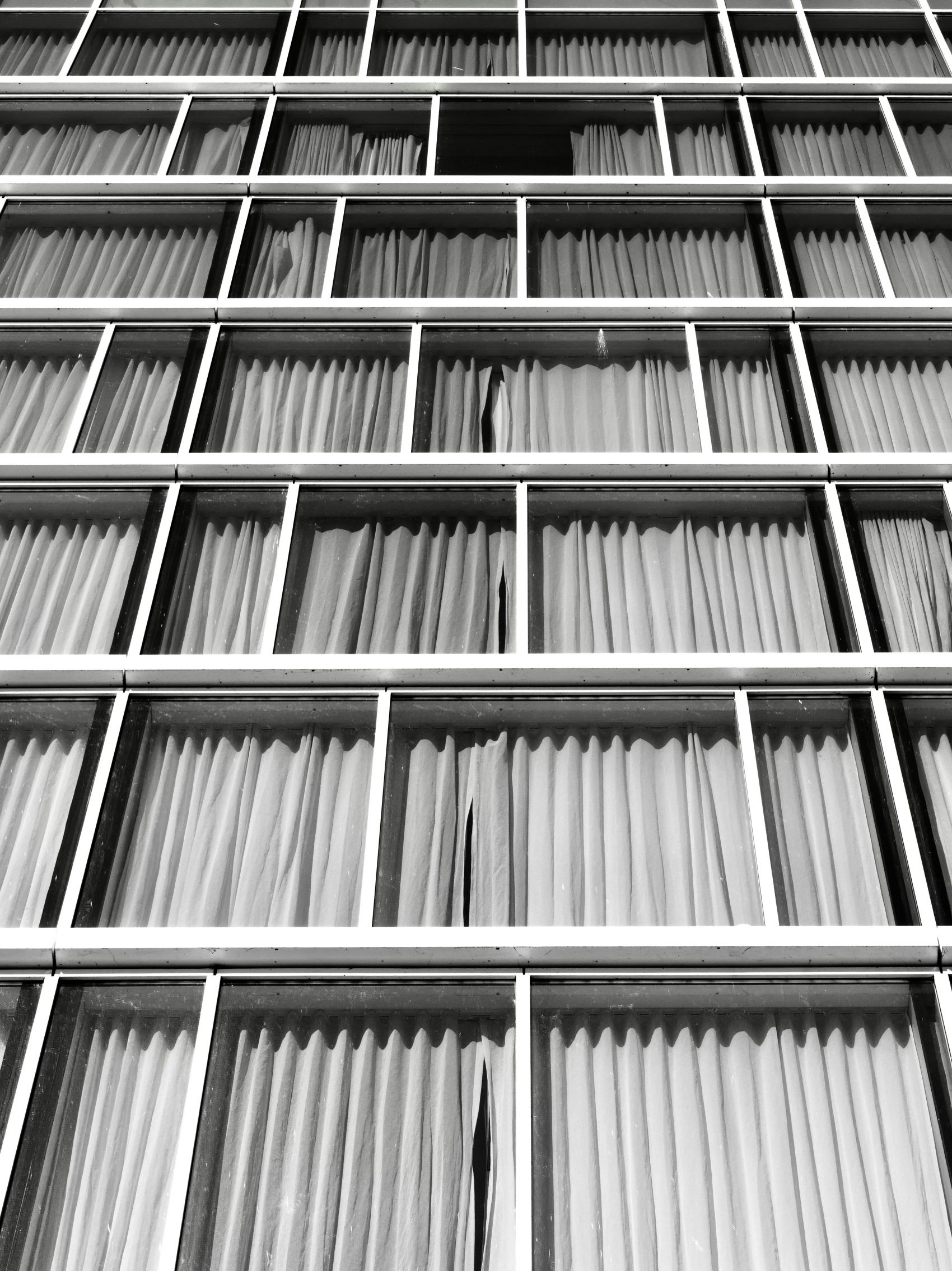 格构韵律 - 现代建筑立面的秩序与隐喻图片