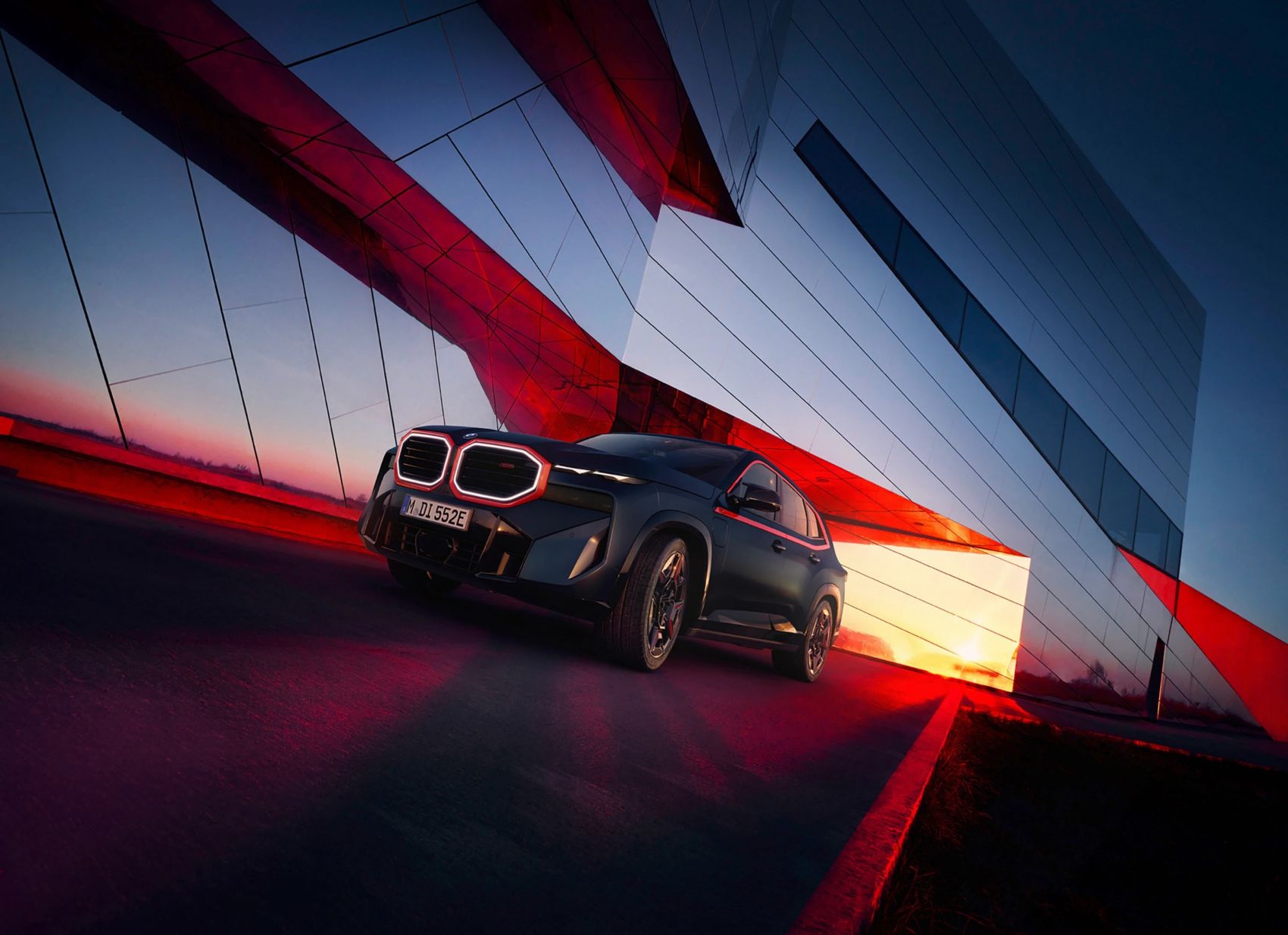 THE XM LABEL RED宝马 XM Label Red 红黑撞色性能大片图片